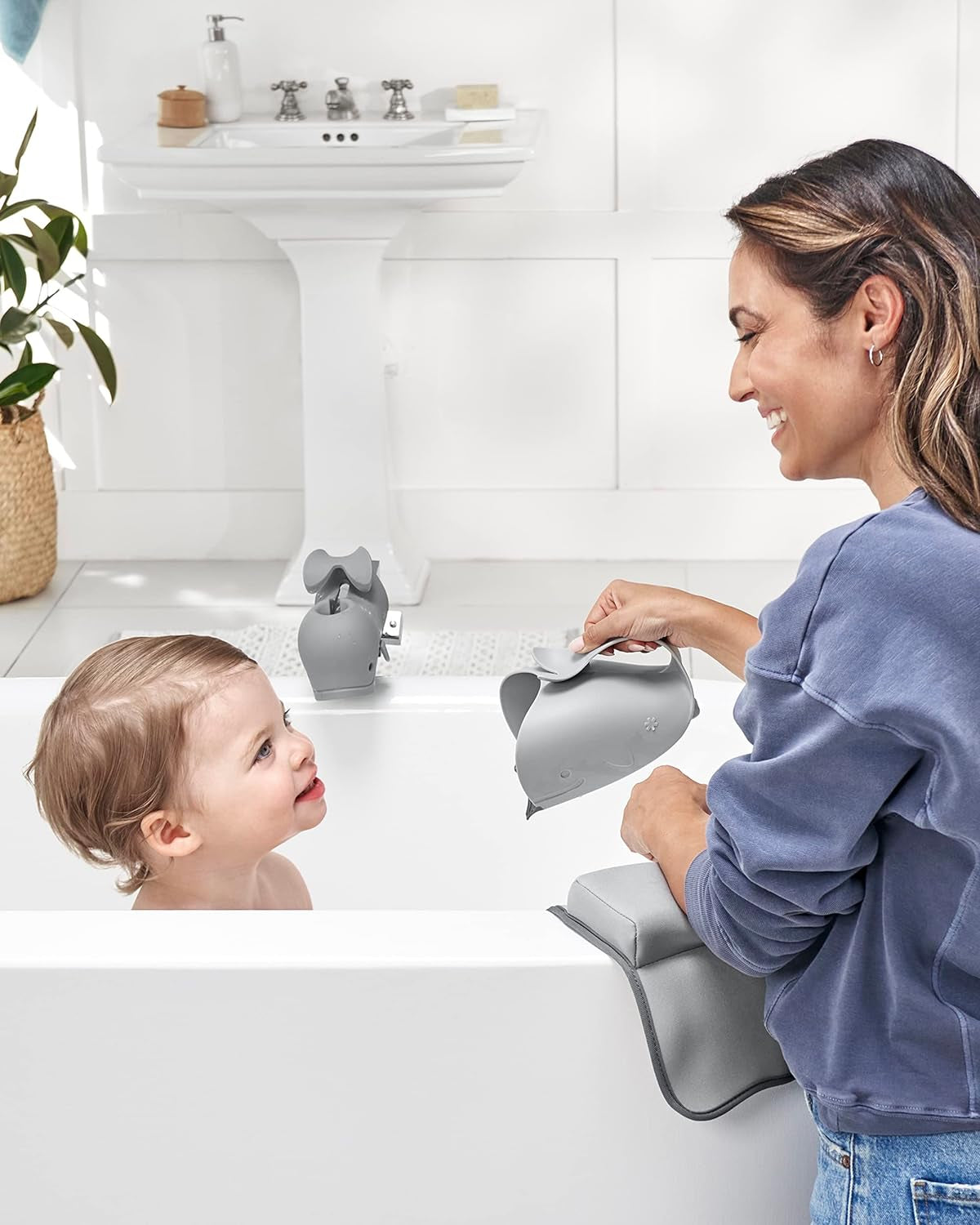 Skip Hop Baby Bath Rinse Cup, Moby Tear-Free Waterfall Rinser, Grey